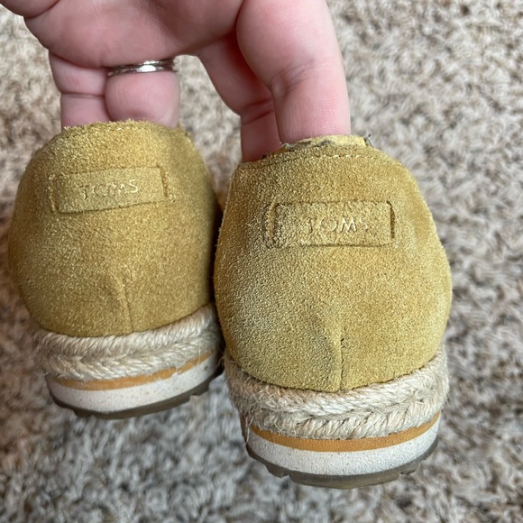 Yellow Suede Tom’s Palma Espadrille in great condition - Picture 4 of 11